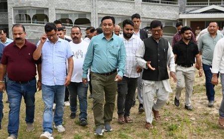 राजस्व मंत्री ने अटल आदर्श विद्यालय के निर्माणाधीन भवन का किया निरीक्षण