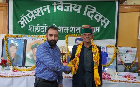 कारगिल विजय दिवस के अवसर पर किन्नौर के उपायुक्त कार्यालय में शहीदों की याद में सम्मान समारोह आयोजित