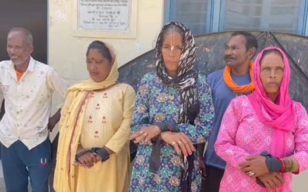 ग्राम पंचायत प्रधान रामपुर भारापुर के खिलाफ महिलाओं ने खोला मोर्चा , हाथ में काली पट्टी बांधकर जताया विरोध 