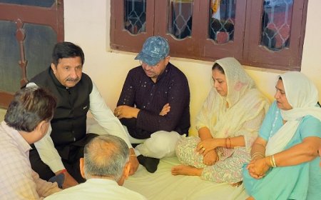 उपमुख्यमंत्री ने पूर्व विधायक स्वर्गीय गणेश दत्त भरवाल के आवास पहुंचकर शोक संवेदनाएं की व्यक्त