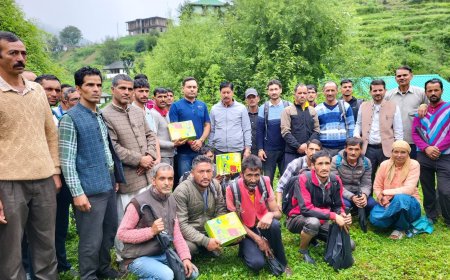 सराज के आपदा प्रभावित गांवों में राहत और बहाली कार्य युद्धस्तर पर जारी , जुगांध गाँव में प्रशासन ने सुनीं ग्रामीणों की समस्याएं 