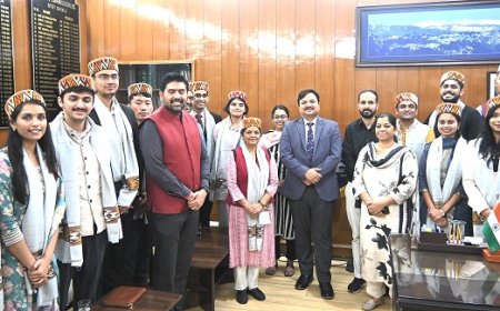 भारतीय लेखा परीक्षा एवं लेखा सेवा के प्रशिक्षु अधिकारियों ने उपायुक्त शिमला से की भेंट