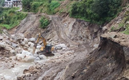 प्रदेश में लगातार बारिश के कारण भूस्खलन से कई इलाकों में सड़कें, बिजली व पेयजल आपूर्ति ठप लोगों की बढ़ी दुश्वारियां  