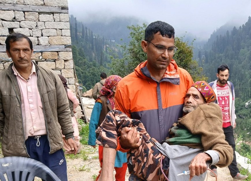 आपदा प्रभावित पियाला डेजी गांव तक पहुंचा बचाव दल, 65 लोगों को निकाला सुरक्षित : उपायुक्त