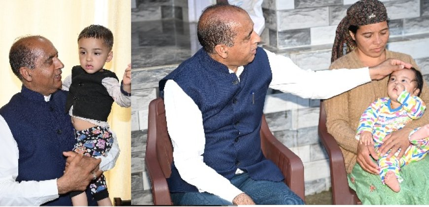 आपदा में मां-पापा व दादी को खो चुकी मासूम नीतिका को जयराम ठाकुर ने दुलारा, बोले बिटिया को नहीं होने देंगे कोई समस्या