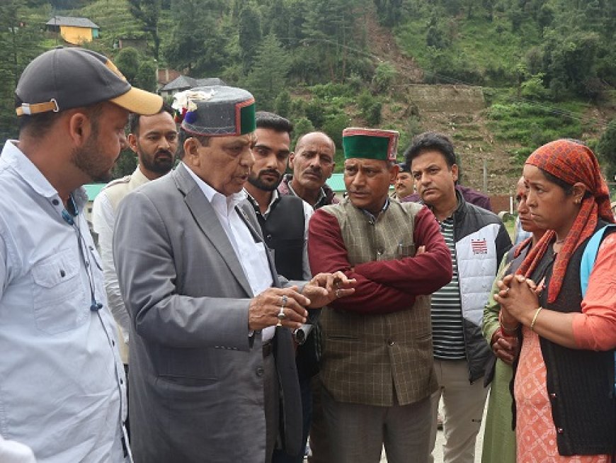 स्वास्थ्य मंत्री ने सराज के आपदा प्रभावित क्षेत्रों में राहत एवं पुनर्वास कार्यों का लिया जायजा