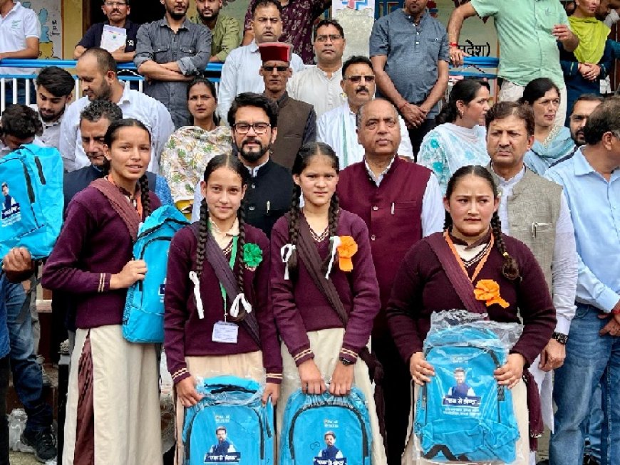 आपदाग्रस्त क्षेत्रों में पुनर्वास हमारी प्राथमिकता,पठन व राहत सामग्री से स्कूली बच्चों की शिक्षा में नहीं आयेगी कोई बाधा : अनुराग सिंह ठाकुर