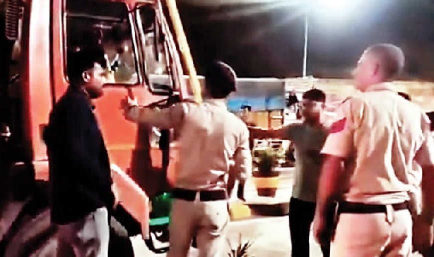 सनवारा टोल प्लाजा पर वाहन चालकों द्वारा टोल कर्मियों से मारपीट, घटना में दो कर्मचारी घायल