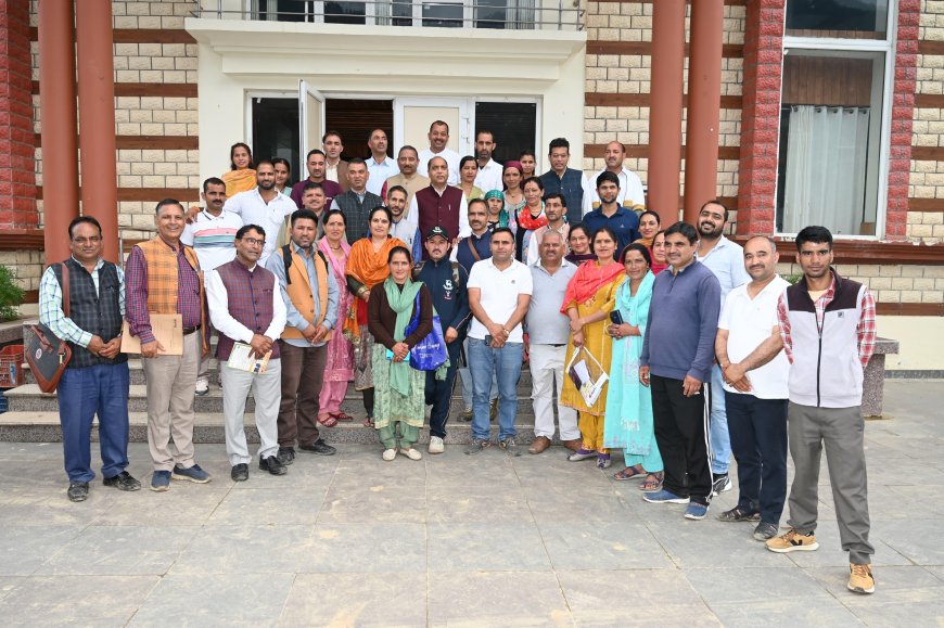 आपदा प्रभावित क्षेत्रों में बहुत सारे दानी सज्जन लोगों को बांट रहे राहत सामग्री , दूर दराज के गांवों तक भी पहुंचाई मदद : जयराम ठाकुर