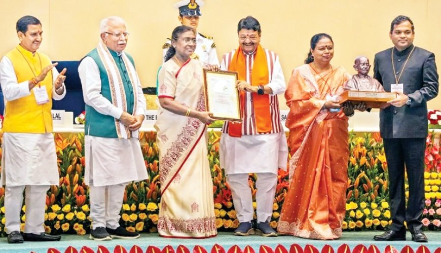 लगातार आठवीं बार देश का सबसे स्वच्छ शहर चुना गया इंदौर , बड़े शहरों में अहमदाबाद तो छोटे शहरों में नोएडा ने मारी बाजी