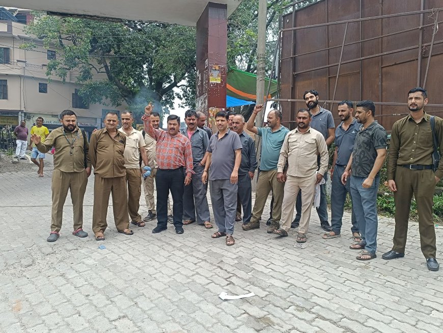 लंबित भत्ते न दिए जाने पर प्रदेश सरकार के खिलाफ पनपा रोष , एचआरटीसी चालक परिचालक यूनियन ने की गेट मीटिंग