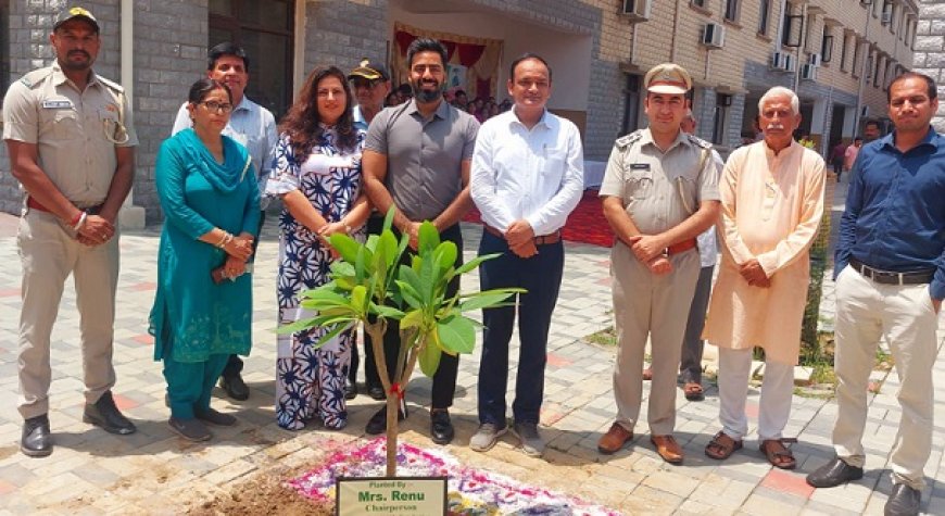 जिला रेड क्रॉस सोसाइटी ऊना ने पर्यावरण सरंक्षण की अनूठी पहल में 1600 फलदार पौधे किए वितरित 