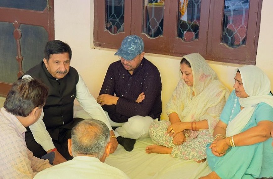 उपमुख्यमंत्री ने पूर्व विधायक स्वर्गीय गणेश दत्त भरवाल के आवास पहुंचकर शोक संवेदनाएं की व्यक्त