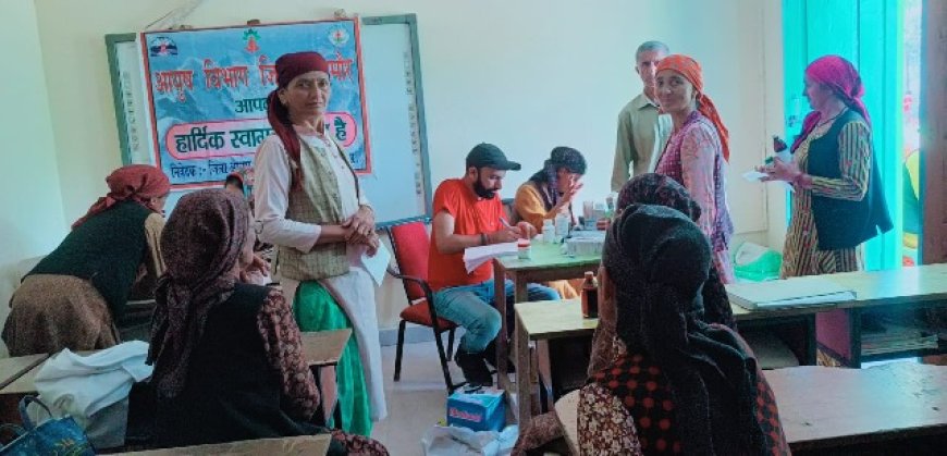 गिरिपार के ग्राम जास्वी में मोबाइल मेडिकल यूनिटकैंप के तहत 92 लोगो का जांचा स्वास्थ्य : डॉ नवजोत