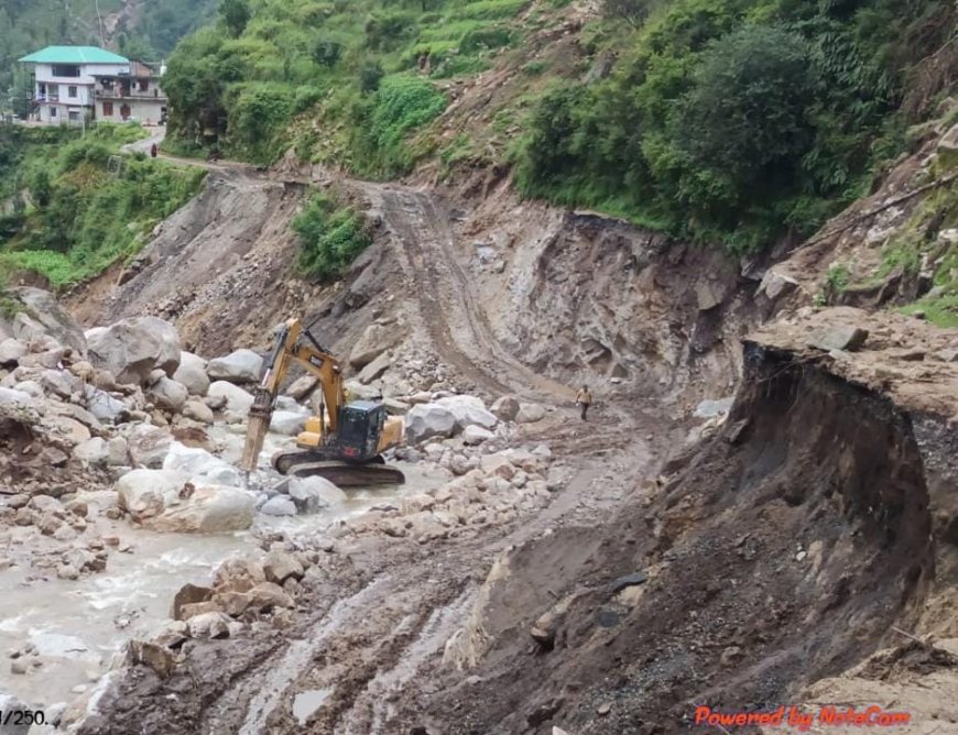 सराज में सड़क व बिजली सहित आवश्यक सेवाओं की बहाली का कार्य युद्ध स्तर जारी : उपायुक्त