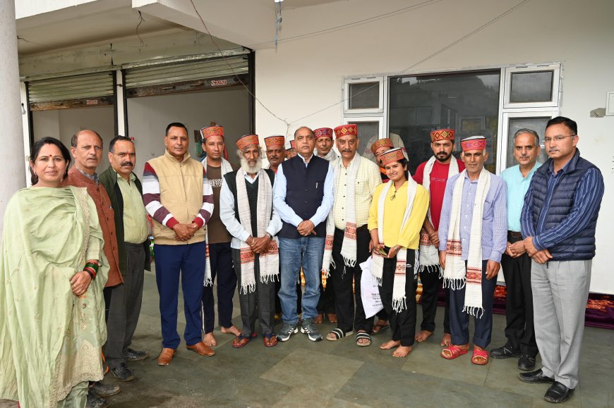 आपदा प्रभावितों के लिए आगे आने वाले दानी सज्जनों का आभार , जयराम ठाकुर ने प्रभावित क्षेत्र का दौरा कर पीड़ितों को बांटा चेक
