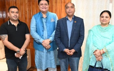 सुधीर शर्मा ने जन्मदिन पर पेश की मिसाल : थुनाग में आपदा प्रभावितों को लगभग 21 लाख रुपए के चेक किए वितरित  