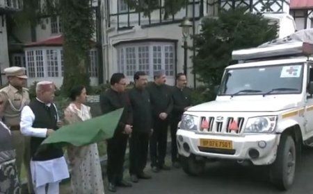 राज्यपाल ने बाढ़ प्रभावित मंडी और कुल्लू जिलों के लिए भेजी राहत सामग्री,तीन वाहनों को हरी झंडी दिखाकर किया रवाना  