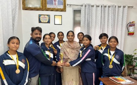 क्लस्टर 16 वॉलीबॉल टूर्नामेंट में गुरु नानक मिशन पब्लिक स्कूल की अंडर-19 गर्ल्स टीम ने लहराया परचम