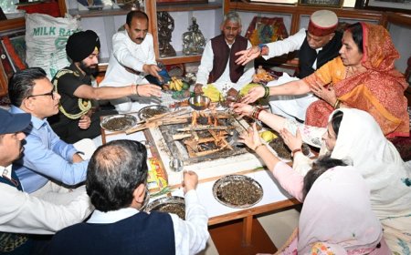 आपदा मुक्त हिमाचल के लिए शिमला के राजभवन में हवन यज्ञ , राज्यपाल की खुशहाली की कामना 