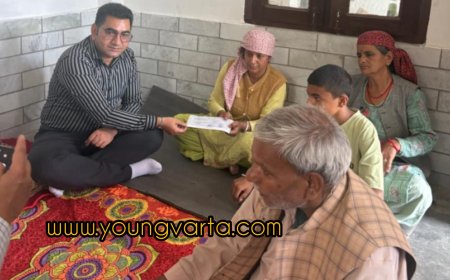आपदा में सहानुभूति की मिसाल : ग्राम रोजगार सेवक की पत्नी को 1.56 लाख की मदद