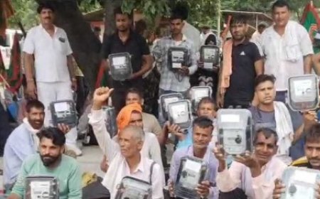स्मार्ट मीटर और किसानों की बेदखली पर किसानों का हल्ला बोल, प्रदेश सरकार के खिलाफ की नारेबाजी