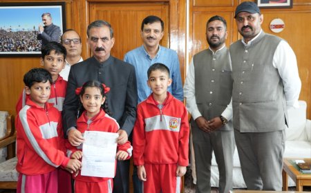 मुख्यमंत्री राहत कोष के लिए आगे आये नौनिहाल , शिमला के विद्यार्थियों ने गुल्ल्क तोड़ किया अंशदान