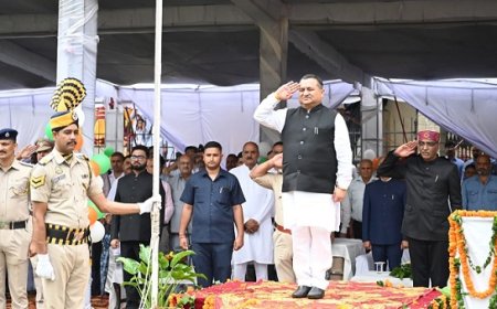 उपाध्यक्ष विनय कुमार ने ध्वजारोहण कर भव्य परेड की ली सलामी,बोले कई चुनौतियों के बावजूद आगे बढ़ रहा हिमाचल  