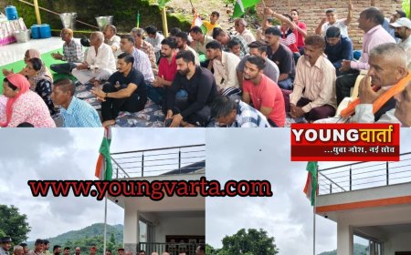 800 साल के बाद भारत को मिली आजादी , डा. राजीव बिंदल ने भाजपा कार्यालय नाहन में फहराया तिरंगा 