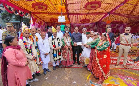 उद्योग मंत्री हर्षवर्धन चौहान ने चंबा के ऐतिहासिक चौगान में की ज़िला स्तरीय स्वतंत्रता दिवस समारोह की अध्यक्षता