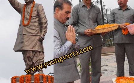 मुख्यमंत्री ने पूर्व प्रधानमंत्री अटल बिहारी वाजपेयी की पुण्यतिथि पर अर्पित किए श्रद्धासुमन 