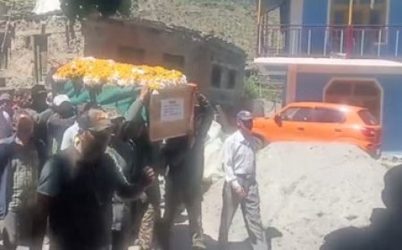 सियाचिन में ड्यूटी के दौरान शहीद हुए बलिदानी अग्निवीर अरुण की पार्थिव देह सेना के चॉपर से पहुंचाई उदयपुर