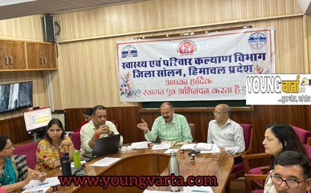 डेंगू , स्क्रब टाइफस एवं विभिन्न जल जनित रोगों के सम्बन्ध में ग्राम स्तर तक लोगों को करें जागरूक : डॉ. अजय पाठक