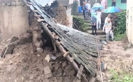 हमीरपुर में अंतिम संस्कार के लिए अर्थी लेकर जा रहे लोगों पर गिरी गोशाला की दीवार,हादसे में पांच लोग घायल