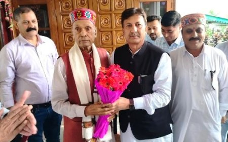 डाॅ. सिकंदर कुमार ने पूर्व मुख्यमंत्री धूमल से मुलाकात कर संगठनात्मक मुद्दों पर की चर्चा