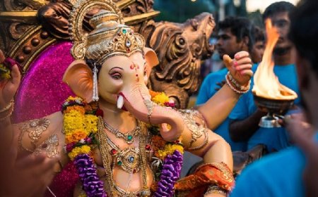 गणपति उत्सव को लेकर हिंदू आश्रम में की गई मूर्ति स्थापना
