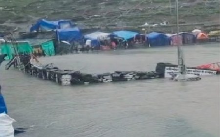 देखते ही देखते डल झील से निकले पानी ने सैलाब का रूप लेकर मचाई तबाही,श्रद्धालुओं ने बयां की दास्तां 