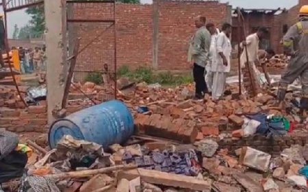 उत्तर प्रदेश की राजधानी लखनऊ के पटाखा फैक्टरी में अचानक विस्फोट,हादसे में 2 लोगों की मौत