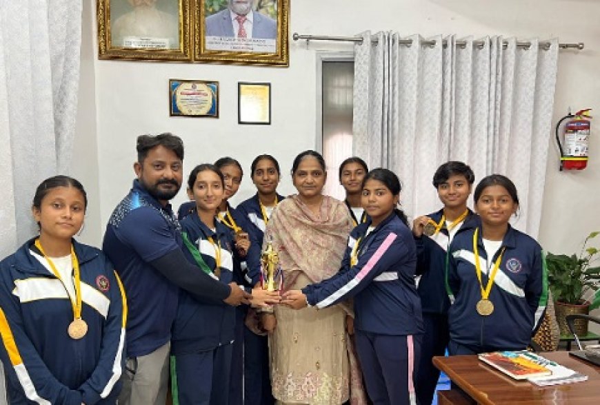 क्लस्टर 16 वॉलीबॉल टूर्नामेंट में गुरु नानक मिशन पब्लिक स्कूल की अंडर-19 गर्ल्स टीम ने लहराया परचम