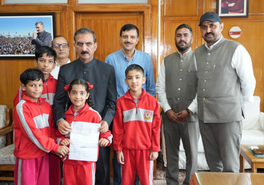 मुख्यमंत्री राहत कोष के लिए आगे आये नौनिहाल , शिमला के विद्यार्थियों ने गुल्ल्क तोड़ किया अंशदान