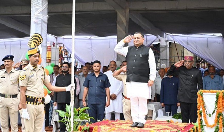 उपाध्यक्ष विनय कुमार ने ध्वजारोहण कर भव्य परेड की ली सलामी,बोले कई चुनौतियों के बावजूद आगे बढ़ रहा हिमाचल  