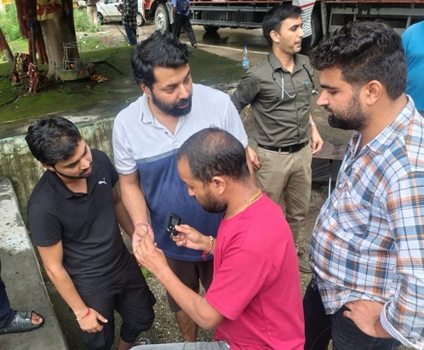 यात्रियों की सुविधा के लिए मंडी प्रशासन ने तैनात की मोबाइल वैन, राहत शिविर भी स्थापित
