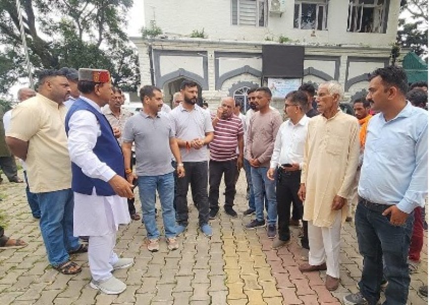 आपदा प्रभावितों को लेकर उपायुक्त से मिलने पहुंचे डॉ बिंदल,उनके पुनर्वास व उचित राहत के लिए कदम उठाने की मांग