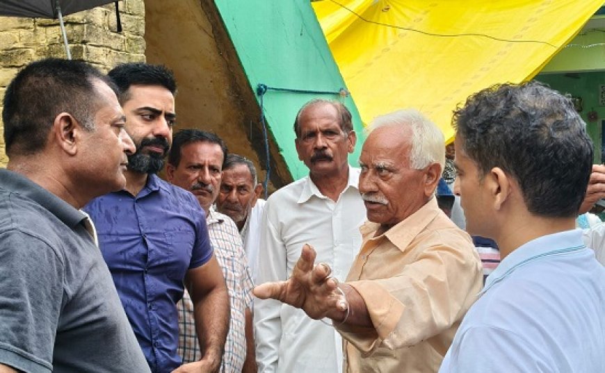 उपायुक्त ने बारिश से क्षतिग्रस्त हुए अबादा बराना स्कूल के भवन का किया निरीक्षण