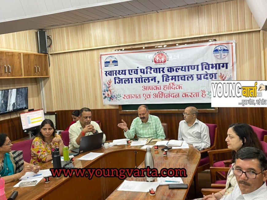 डेंगू , स्क्रब टाइफस एवं विभिन्न जल जनित रोगों के सम्बन्ध में ग्राम स्तर तक लोगों को करें जागरूक : डॉ. अजय पाठक