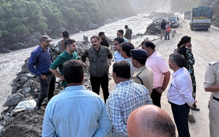 एनएच-03 पर मंडी से कुल्लू के मध्य वाहनों की आवाजाही शुरू, वाया कमांद भी भेजे जा रहे छोटे वाहन