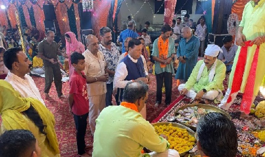 गणेश उत्सव में पहुंचकर डॉ. बिंदल ने पूजा-अर्चना कर श्री गणेश जी का लिया आशीर्वाद