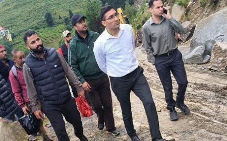 उपायुक्त चंबा की निगरानी में सुविधाएं बहाल करने के लिए दिन रात कार्य कर रहे हैं अधिकारी व कर्मचारी