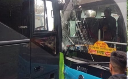 शोघी में एचआरटीसी व निजी वोल्वो बस में टक्क,हादसे में कोई भी यात्री चोटिल नहीं 