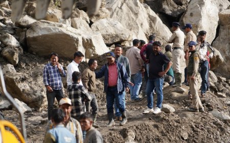 एक जनजातीय क्षेत्र भरमौर में लोगों को सफल रेस्क्यू कर दूसरे जनजातीय जिला किन्नौर में सड़क बहाली में जुटे मंत्री